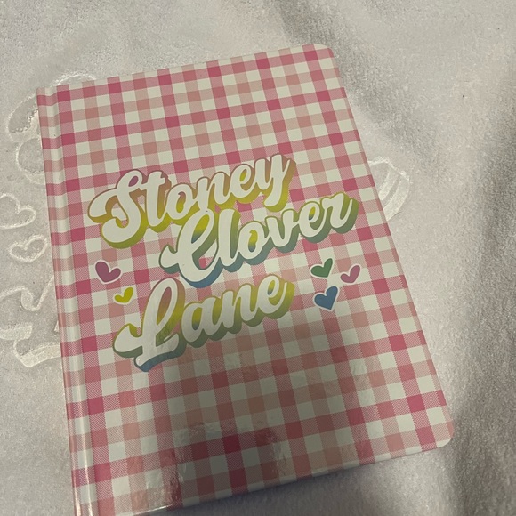 Stoney clover items from the target line - Picture 4 of 6